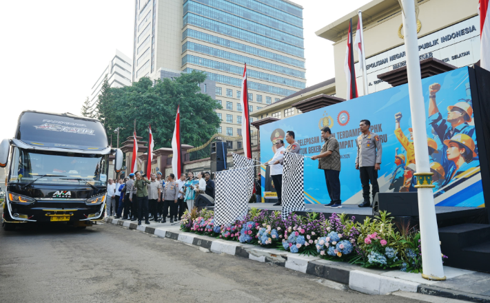 Kapolri Lepas 700 Buruh Terdampak PHK Untuk Kembali Bekerja, Wujud Kolaborasi Selesaikan Permasalahan Industrial
